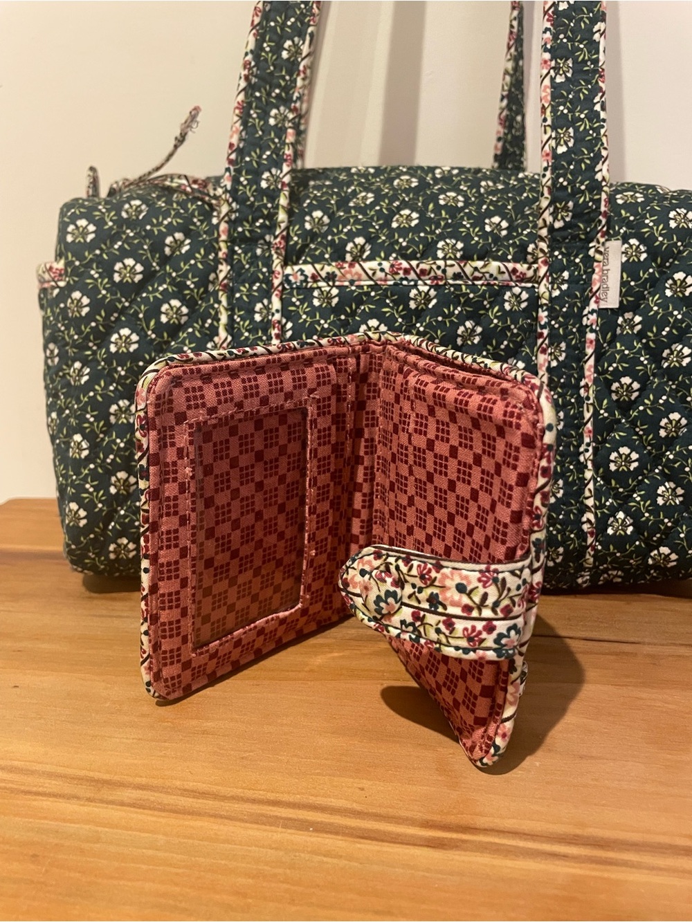 Vera Bradley Original 100 Handbag and small tab wallet in Mistletoe Lattice - Picture 2 of 6